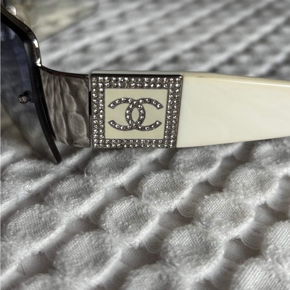 Chanel Rimless Sunglasses w/ Crystal CC Logo - Picture 5 of 10